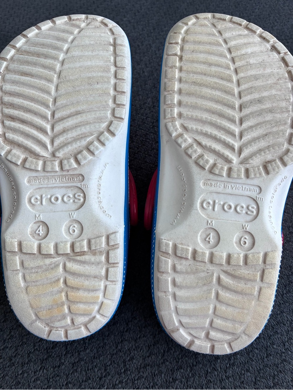 Crocs X Hello Kitty Adult Classic Clogs, Size 4M / 6W - Picture 9 of 9